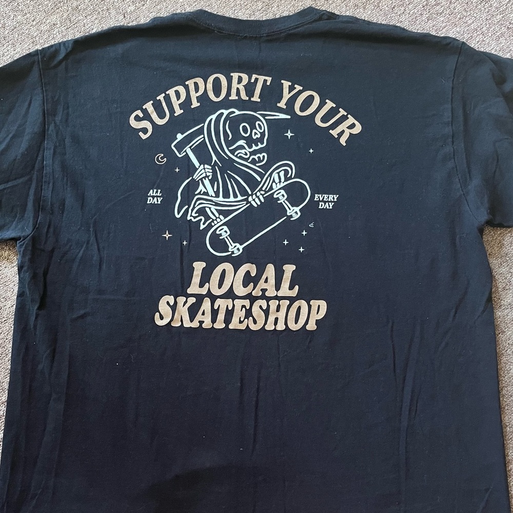 Skateboard T-Shirt Size XL